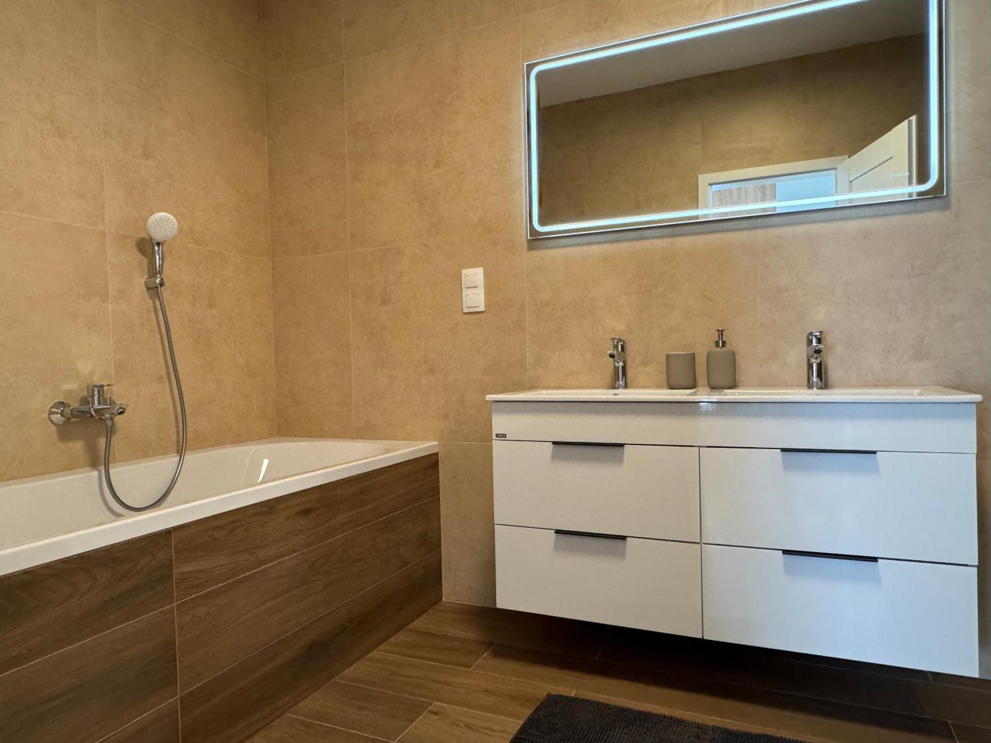 33 Apartments Orechová Potôň Kültér fotó